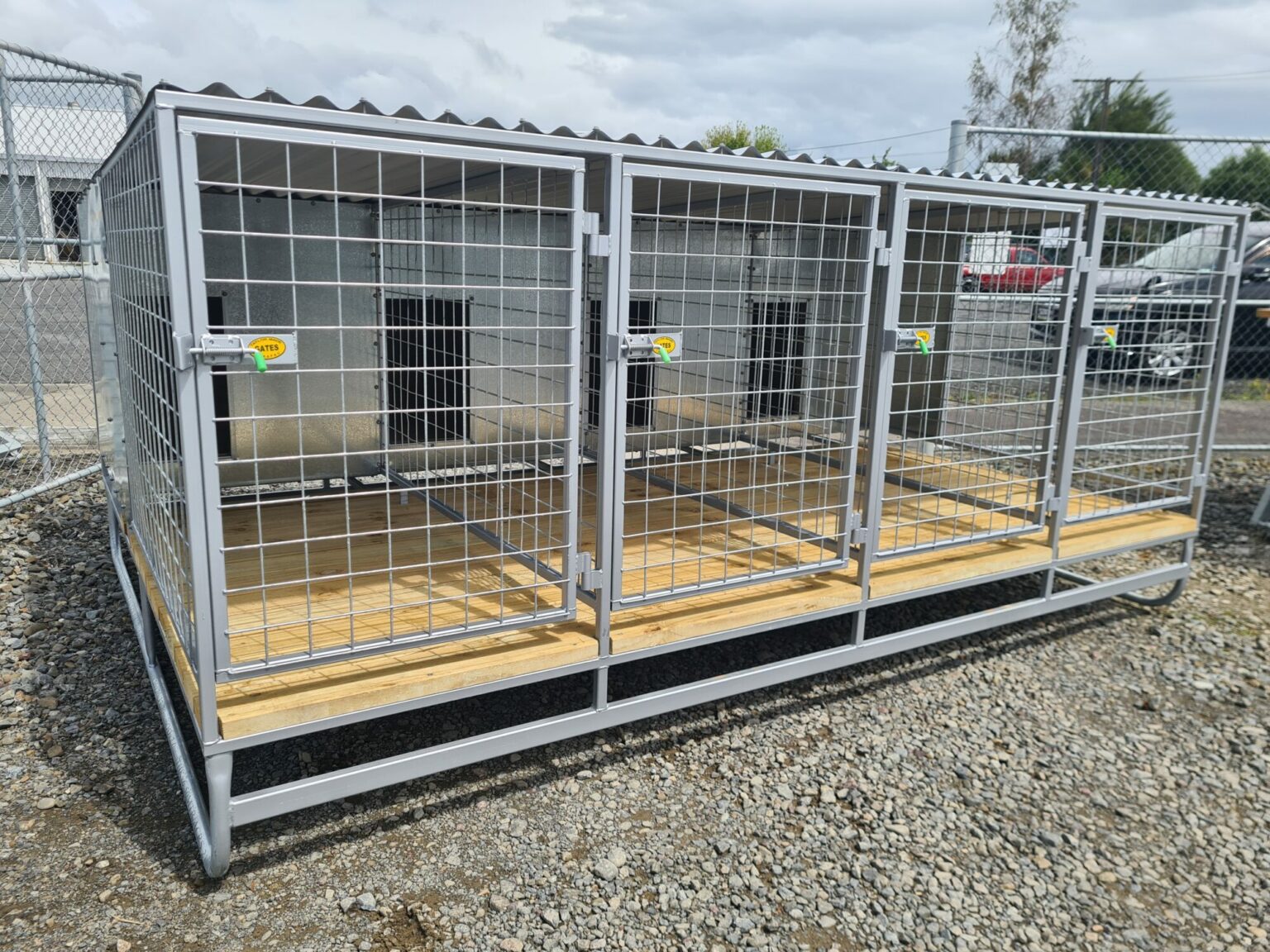 insulated-dog-kennel-and-runs-taylor-made-gates